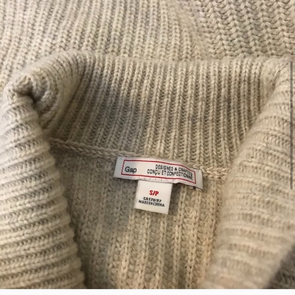 Gap beige mockneck sweater - Picture 2 of 3